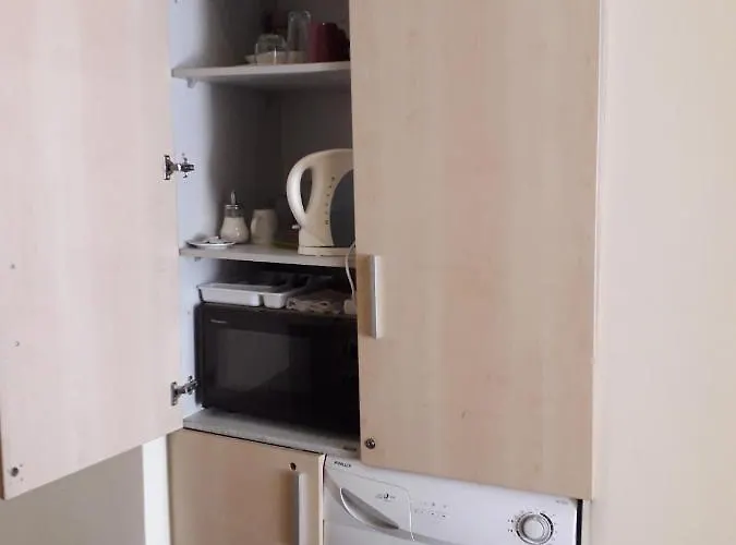 아파트 Small With A Private External Bathroom